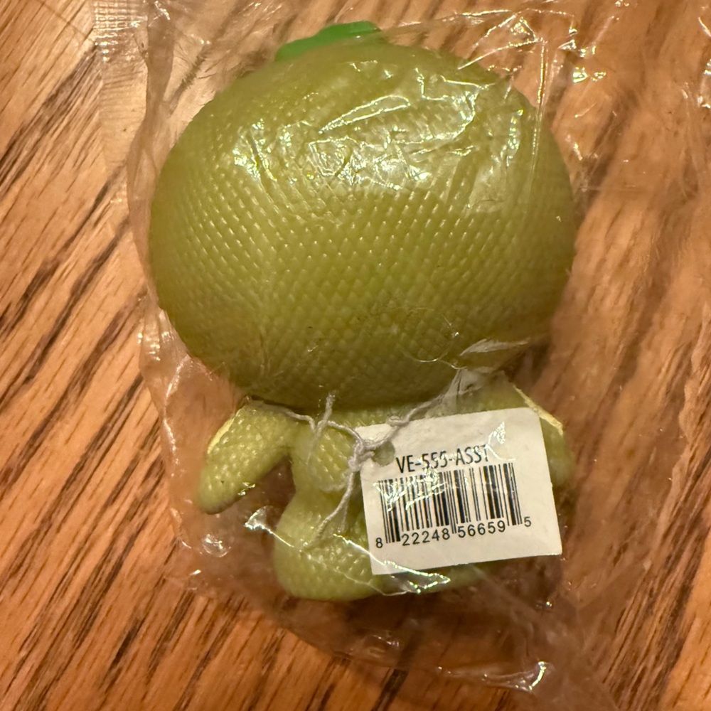 Green Creature Action Figure - Picture 3 of 3